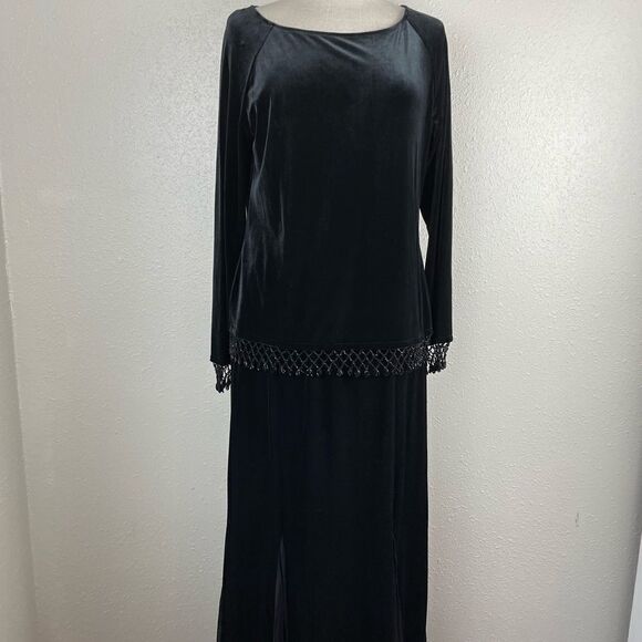 R&K Evenings Black Velour Long Sleeve Blouse & Matching Skirt Size 10 EUC - Picture 1 of 10
